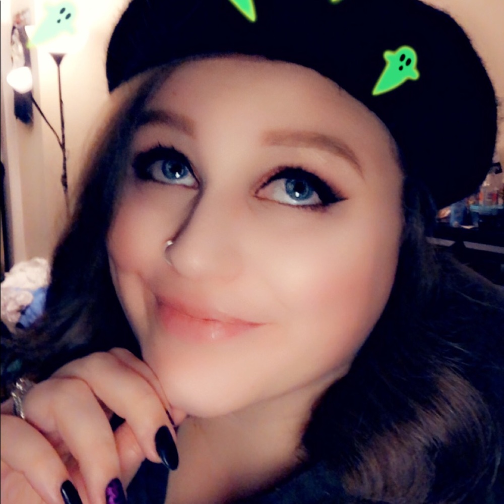 Meet your Posher, Danielle